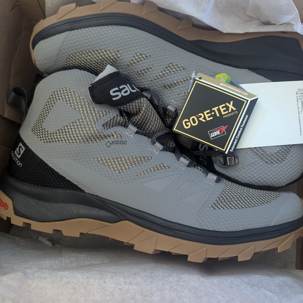 Salomon OUTline Mid GTX Hiking Boots - Men's size 11